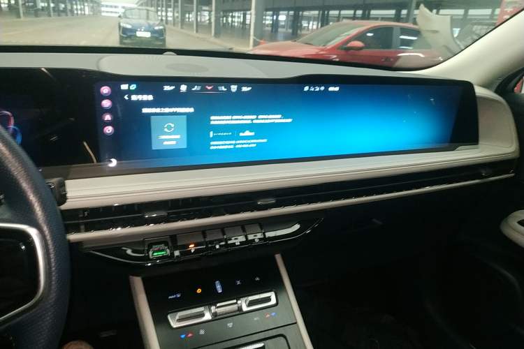 Used Lincoln Corsair 2023 2.0T Two-Wheel Drive Luxury Edition Audio And AC Panel
