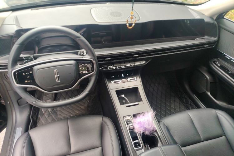 Used Lincoln Corsair 2023 2.0T Two-Wheel Drive Luxury Edition Center Console