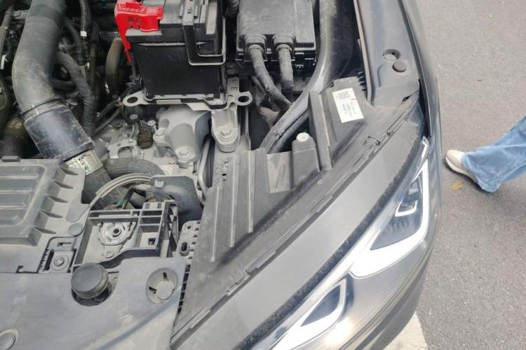 Used Lincoln Corsair 2023 2.0T Two-Wheel Drive Luxury Edition Engine Bay Left