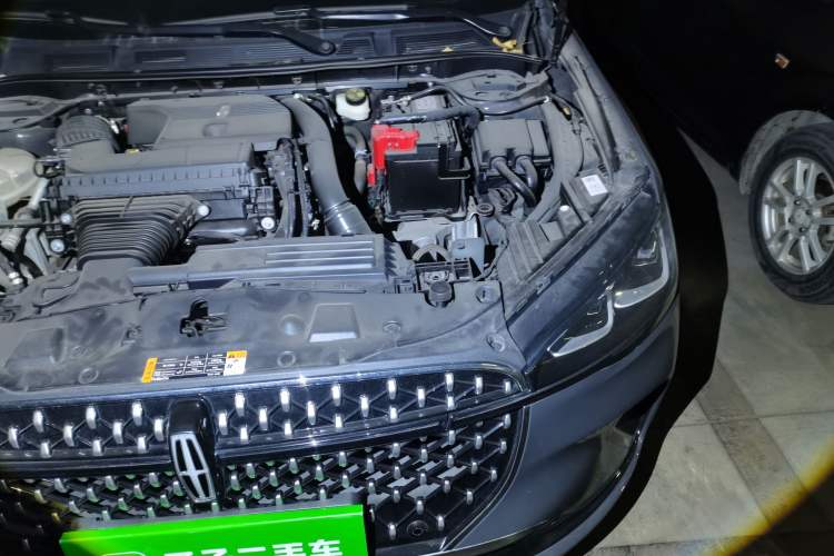 Used Lincoln Corsair 2023 2.0T All-Wheel-Drive Prestige Version Engine Bay Left