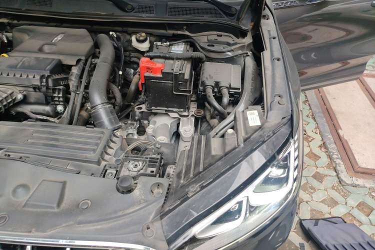Used Lincoln Corsair 2023 2.0T Two-Wheel Drive Luxury Edition Engine Bay Left
