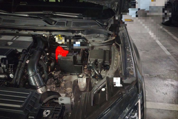 Used Lincoln Corsair 2023 2.0T Two-Wheel-Drive Luxury Edition Engine Bay Left