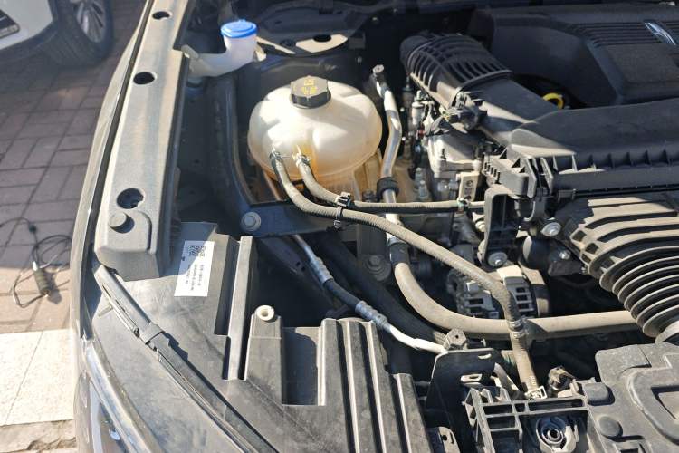Used Lincoln Corsair 2023 2.0T Two-Wheel Drive Luxury Edition Engine Bay Right