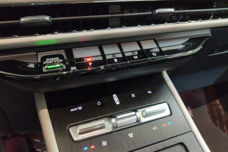 Used Lincoln Corsair 2023 2.0T Two-Wheel Drive Luxury Edition Gear Lever