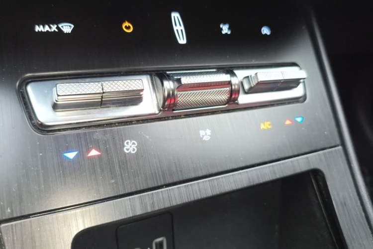 Used Lincoln Corsair 2023 2.0T Two-Wheel-Drive Luxury Edition Gear Lever