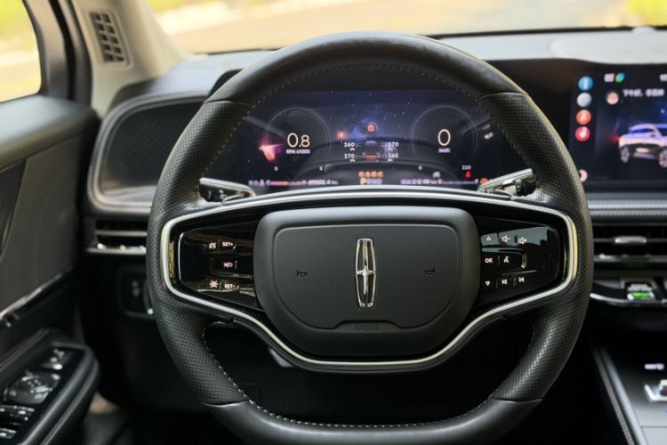 Used Lincoln Corsair 2023 2.0T Two-Wheel Drive Luxury Edition Interior 1