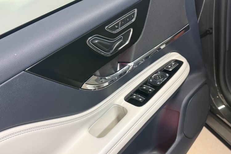 Used Lincoln Corsair 2023 2.0T Two-Wheel Drive Luxury Edition Interior 4
