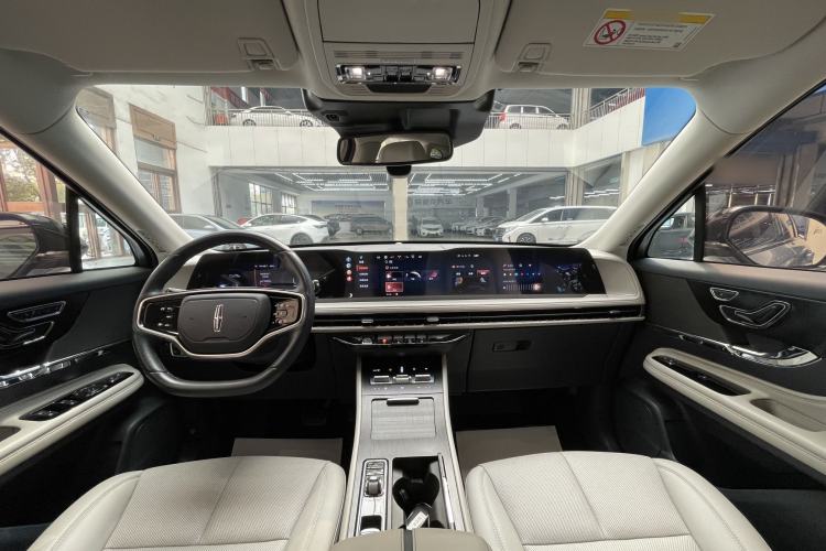Used Lincoln Corsair 2023 2.0T Two-Wheel Drive Luxury Edition Interior 4