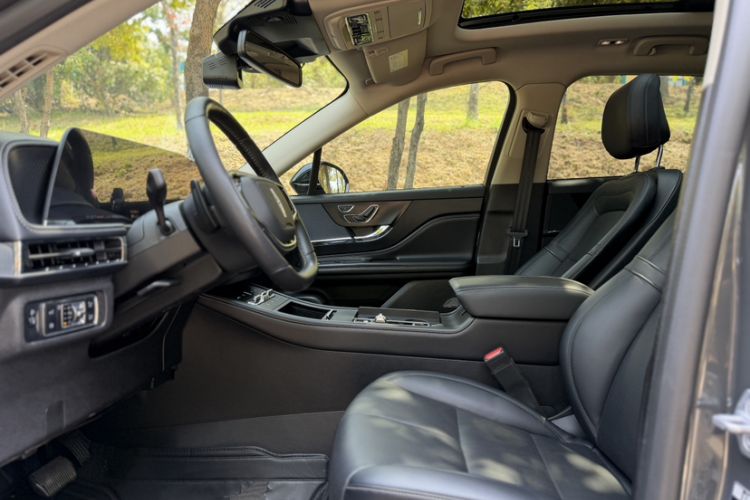 Used Lincoln Corsair 2023 2.0T Two-Wheel Drive Luxury Edition Interior 7