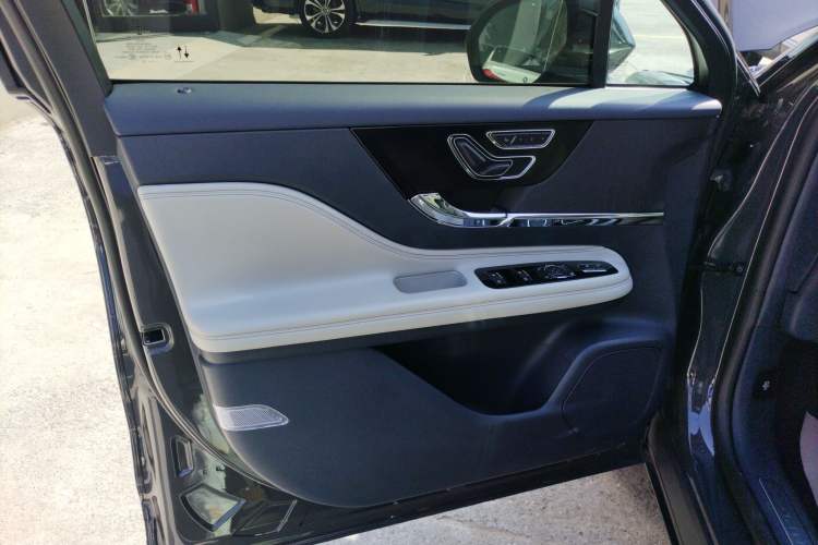 Used Lincoln Corsair 2023 2.0T Two-Wheel Drive Luxury Edition Left Front Door Interior