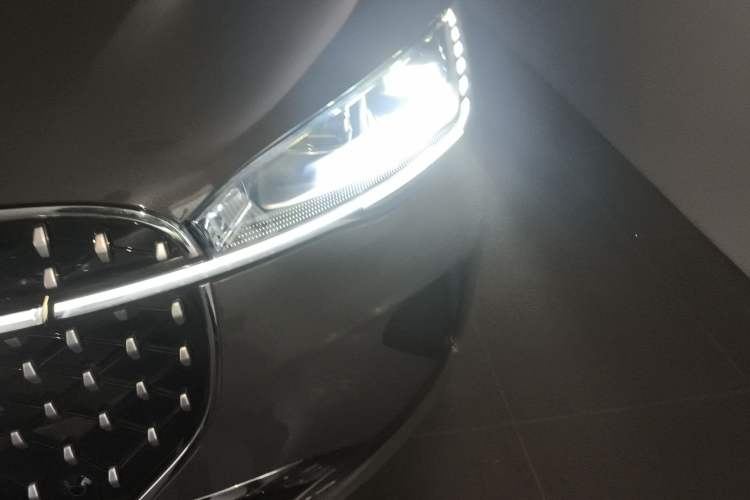 Used Lincoln Corsair 2023 2.0T All-Wheel-Drive Prestige Version Left Front Headlight