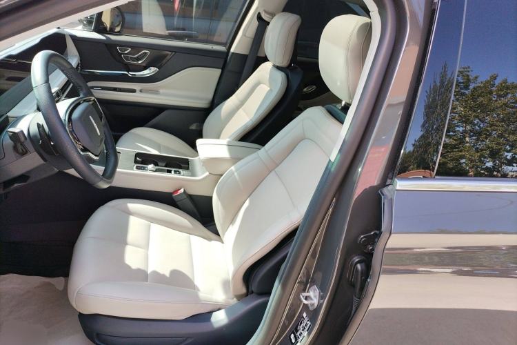 Used Lincoln Corsair 2023 2.0T Two-Wheel Drive Luxury Edition Left Front Seat
