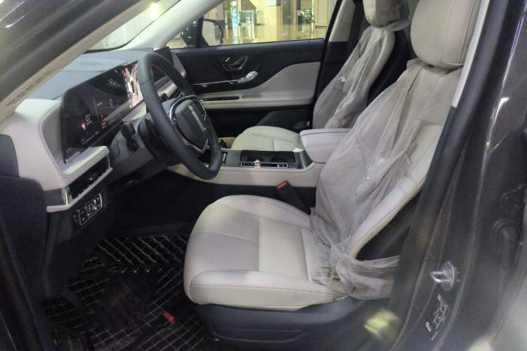 Used Lincoln Corsair 2023 2.0T Two-Wheel-Drive Luxury Edition Left Front Seat