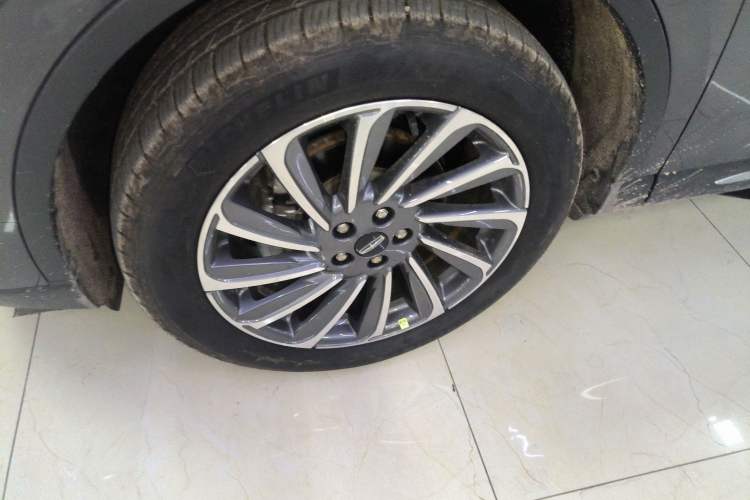 Used Lincoln Corsair 2023 2.0T Two-Wheel-Drive Luxury Edition Left Front Wheel Hub
