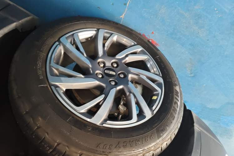 Used Lincoln Corsair 2023 2.0T Two-Wheel Drive Luxury Edition Left Front Wheel Hub