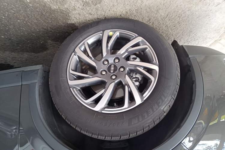 Used Lincoln Corsair 2023 2.0T Two-Wheel Drive Luxury Edition Left Front Wheel Hub