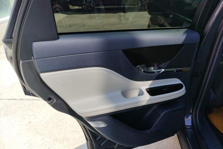 Used Lincoln Corsair 2023 2.0T Two-Wheel Drive Luxury Edition Left Rear Door Interior