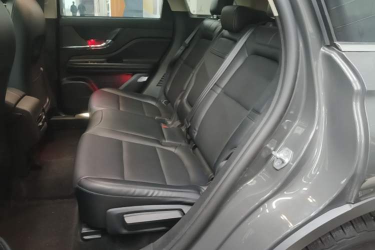 Used Lincoln Corsair 2023 2.0T Two-Wheel Drive Luxury Edition Left Rear Seat