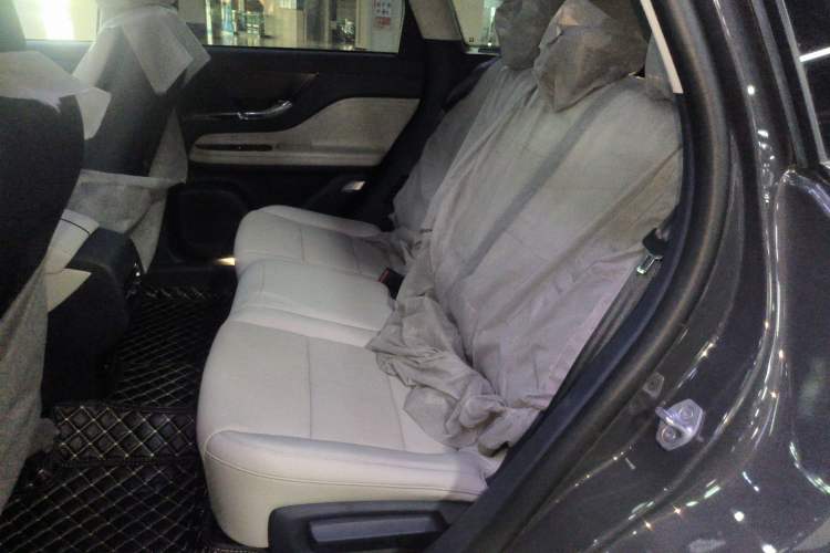 Used Lincoln Corsair 2023 2.0T Two-Wheel-Drive Luxury Edition Left Rear Seat