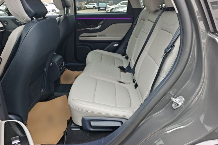 Used Lincoln Corsair 2023 2.0T All-Wheel-Drive Prestige Version Left Rear Seat