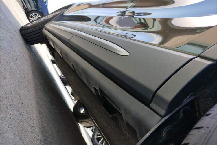 Used Lincoln Corsair 2023 2.0T Two-Wheel Drive Luxury Edition Left Side Sill