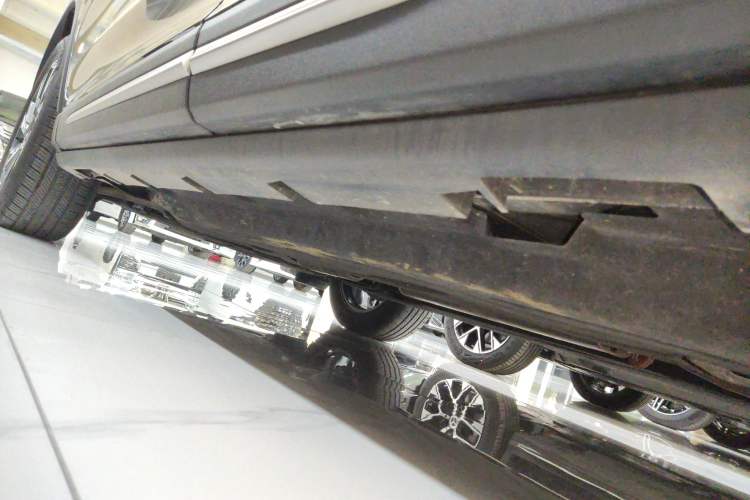 Used Lincoln Corsair 2023 2.0T Two-Wheel Drive Luxury Edition Left Side Sill