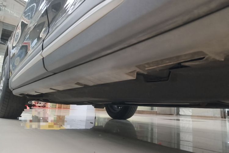 Used Lincoln Corsair 2023 2.0T Two-Wheel Drive Luxury Edition Left Side Sill