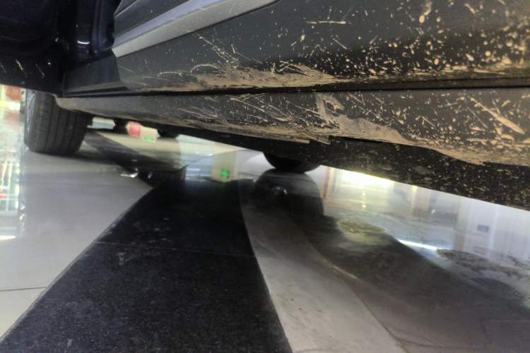 Used Lincoln Corsair 2023 2.0T Two-Wheel-Drive Luxury Edition Left Side Sill