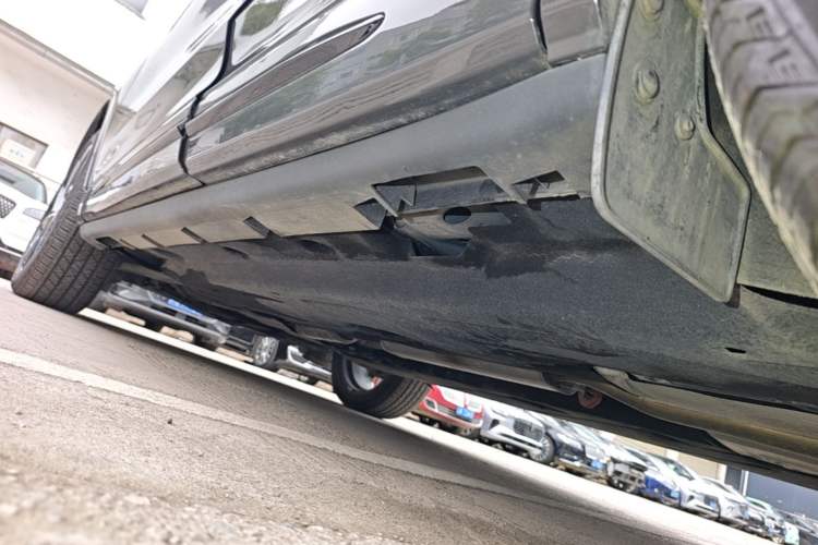 Used Lincoln Corsair 2023 2.0T All-Wheel-Drive Prestige Version Left Side Sill