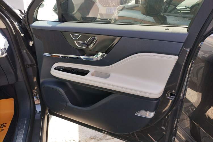 Used Lincoln Corsair 2023 2.0T Two-Wheel Drive Luxury Edition Right Front Door Interior