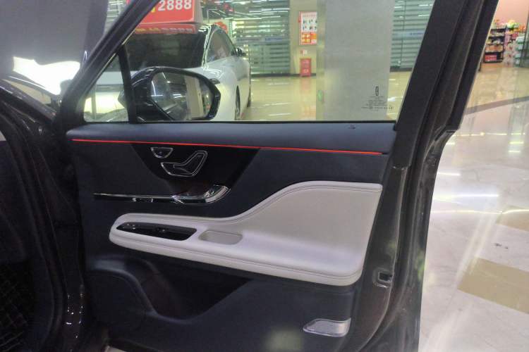Used Lincoln Corsair 2023 2.0T Two-Wheel-Drive Luxury Edition Right Front Door Interior
