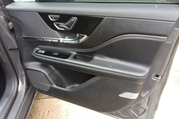 Used Lincoln Corsair 2023 2.0T Two-Wheel-Drive Luxury Edition Right Front Door Interior