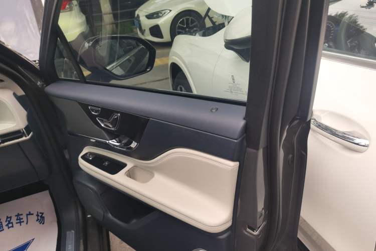 Used Lincoln Corsair 2023 2.0T Two-Wheel Drive Luxury Edition Right Front Door Interior