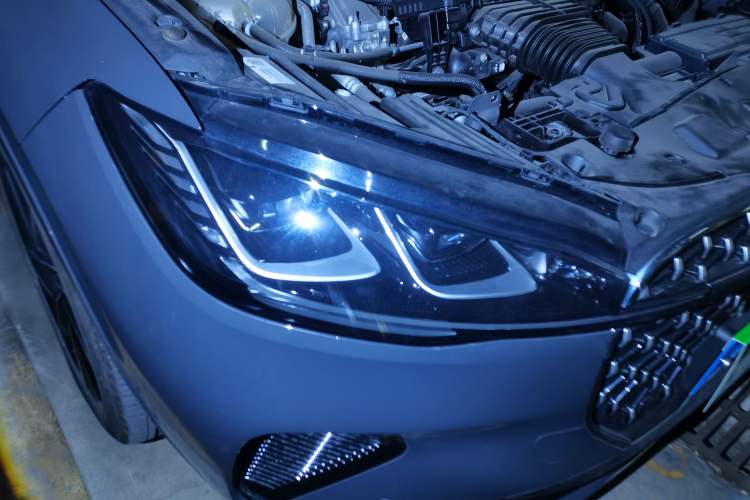 Used Lincoln Corsair 2023 2.0T All-Wheel-Drive Prestige Version Right Front Headlight
