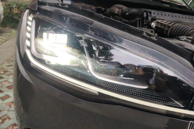 Used Lincoln Corsair 2023 2.0T Two-Wheel Drive Luxury Edition Right Front Headlight