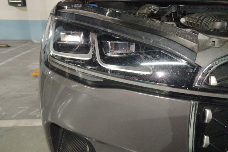 Used Lincoln Corsair 2023 2.0T Two-Wheel-Drive Luxury Edition Right Front Headlight