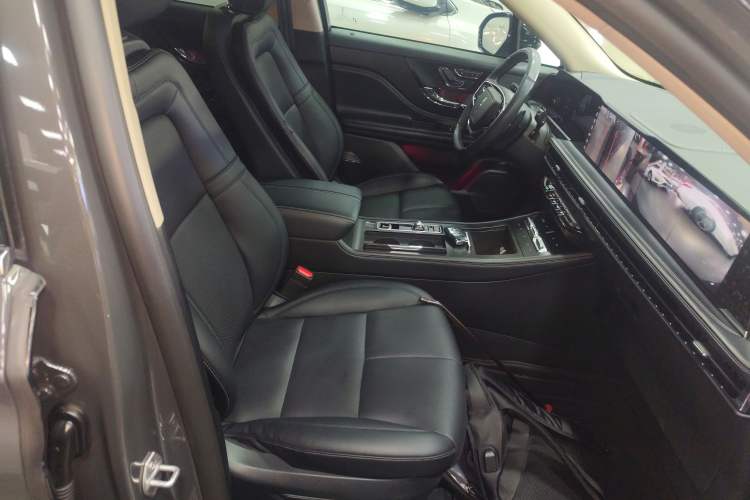 Used Lincoln Corsair 2023 2.0T Two-Wheel Drive Luxury Edition Right Front Seat