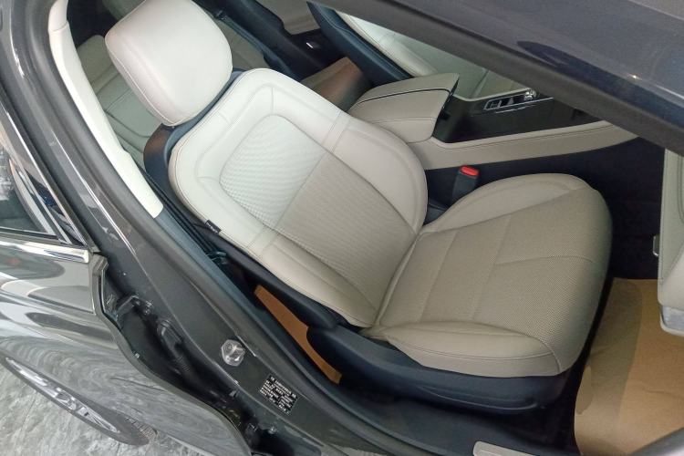 Used Lincoln Corsair 2023 2.0T Two-Wheel Drive Luxury Edition Right Front Seat