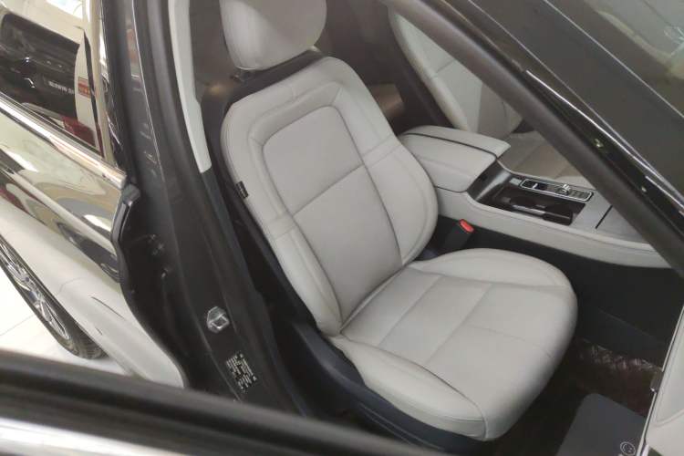 Used Lincoln Corsair 2023 2.0T Two-Wheel Drive Luxury Edition Right Front Seat