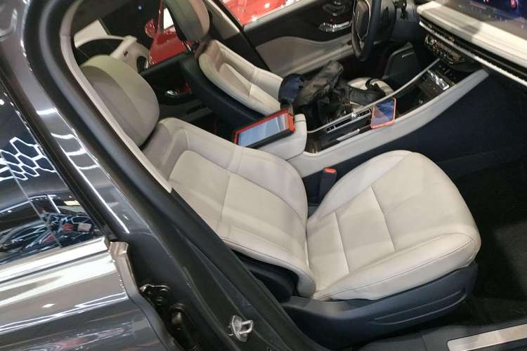 Used Lincoln Corsair 2023 2.0T Two-Wheel-Drive Luxury Edition Right Front Seat