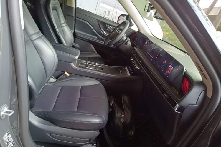 Used Lincoln Corsair 2023 2.0T Two-Wheel Drive Luxury Edition Right Front Seat