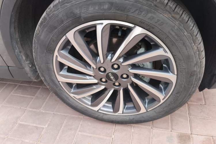 Used Lincoln Corsair 2023 2.0T Two-Wheel-Drive Luxury Edition Right Front Wheel Hub