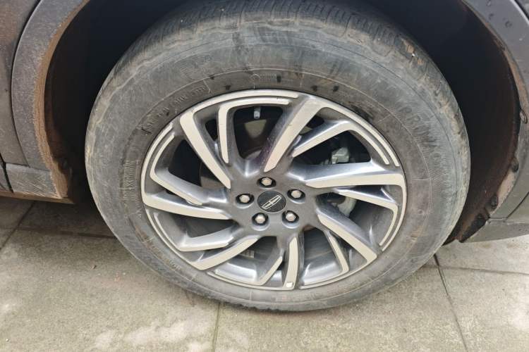 Used Lincoln Corsair 2023 2.0T Two-Wheel Drive Luxury Edition Right Front Wheel Hub