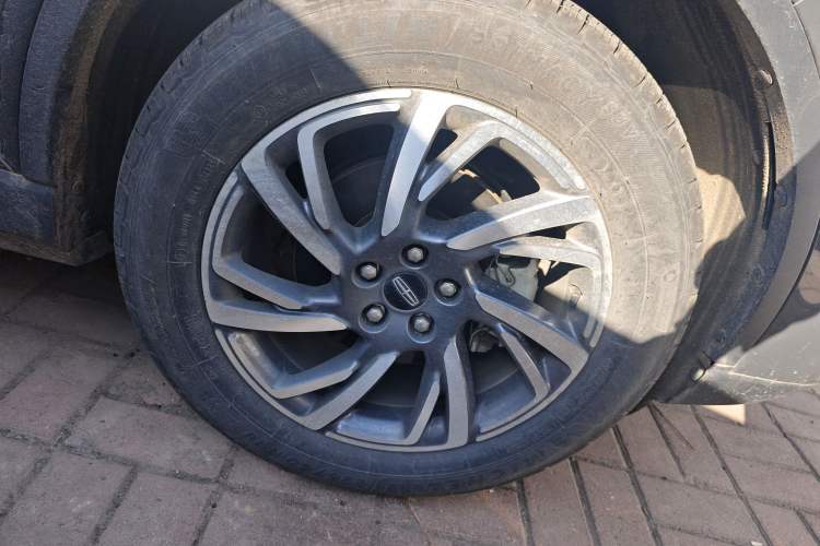 Used Lincoln Corsair 2023 2.0T Two-Wheel Drive Luxury Edition Right Front Wheel Hub
