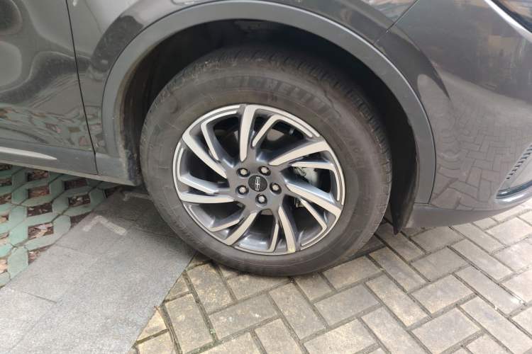 Used Lincoln Corsair 2023 2.0T Two-Wheel Drive Luxury Edition Right Front Wheel Hub