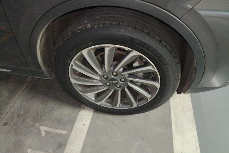 Used Lincoln Corsair 2023 2.0T Two-Wheel-Drive Luxury Edition Right Front Wheel Hub