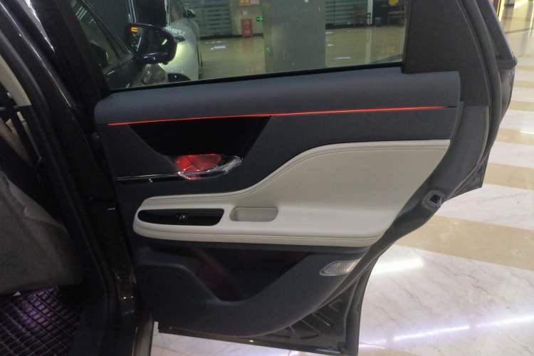Used Lincoln Corsair 2023 2.0T Two-Wheel-Drive Luxury Edition Right Rear Door Interior