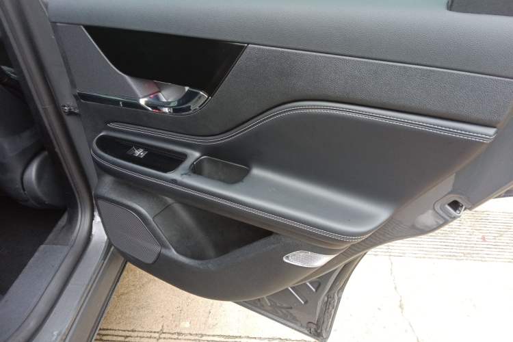 Used Lincoln Corsair 2023 2.0T Two-Wheel-Drive Luxury Edition Right Rear Door Interior