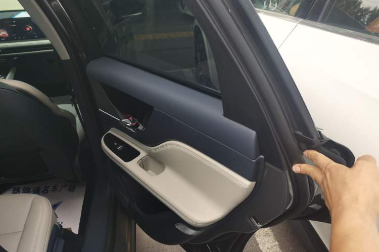 Used Lincoln Corsair 2023 2.0T Two-Wheel Drive Luxury Edition Right Rear Door Interior