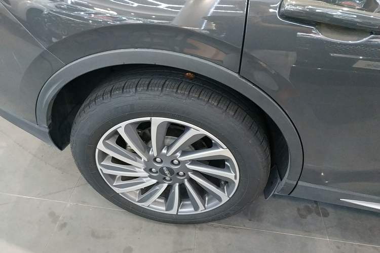 Used Lincoln Corsair 2023 2.0T Two-Wheel-Drive Luxury Edition Right Rear Wheel Hub